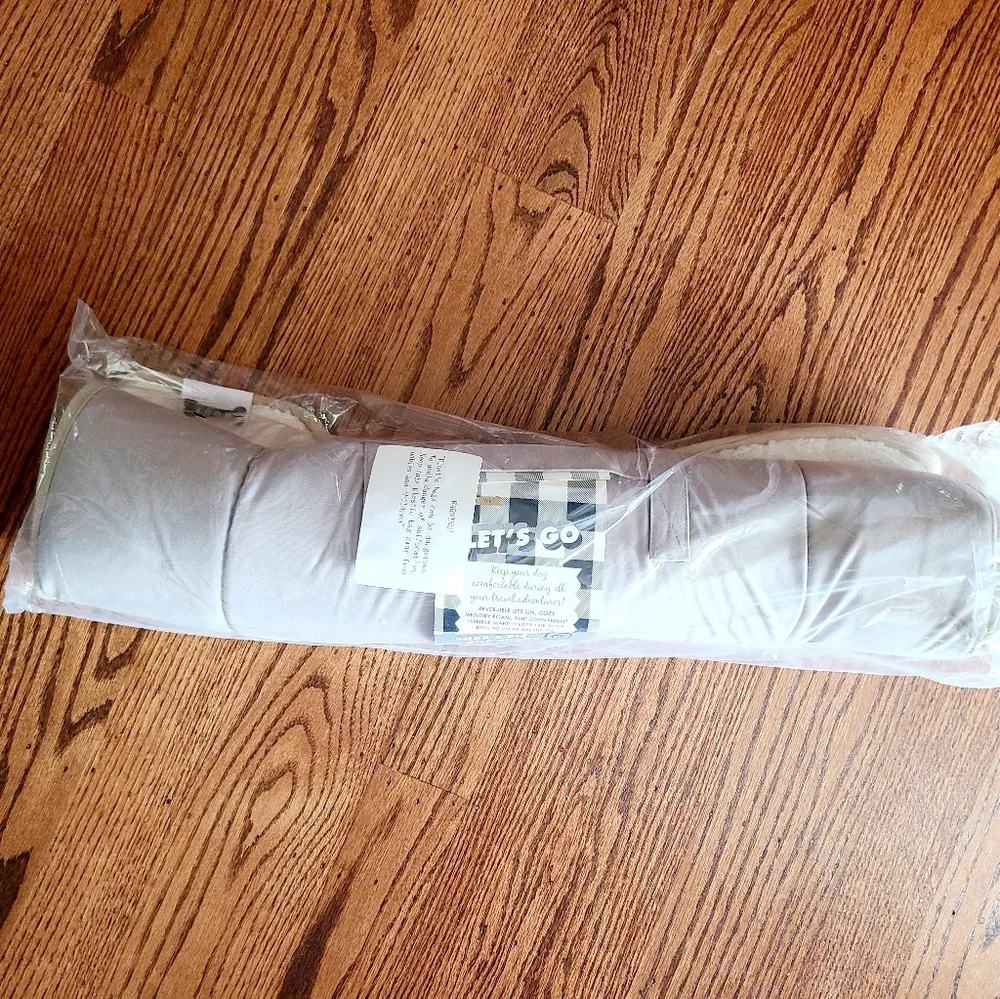 👀50% OFF - NWT‼️ Woof brand Roll Up Travel Bed
